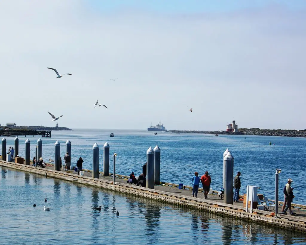 dock, crabbing, lighthouse, Coquille River, Bandon, Oregon