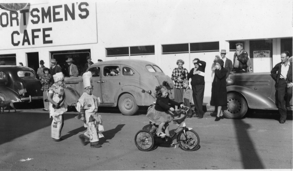 children in parade, historic photo, Bandon, Oregon